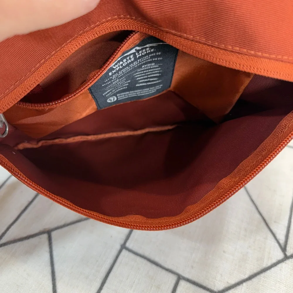 Eagle Creek Explore Sacoche Bag OS Rust Orange Crossbody Travel Pouch EC0A5LQ5